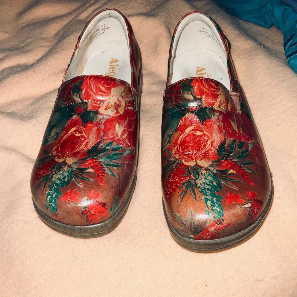 EUC, EU 40, US 9-9.5,  ALEGRIA Flats